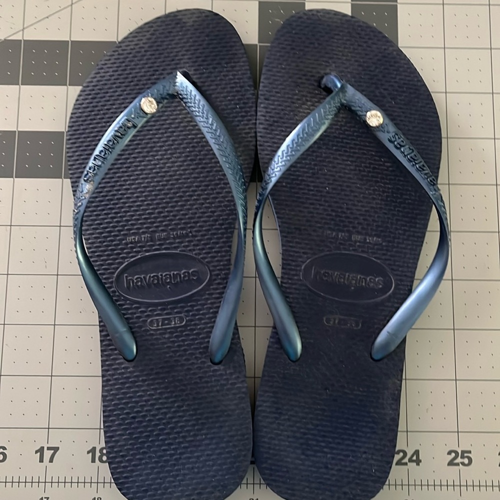 Women’s Havaianas flip flops gently worn size 7/8